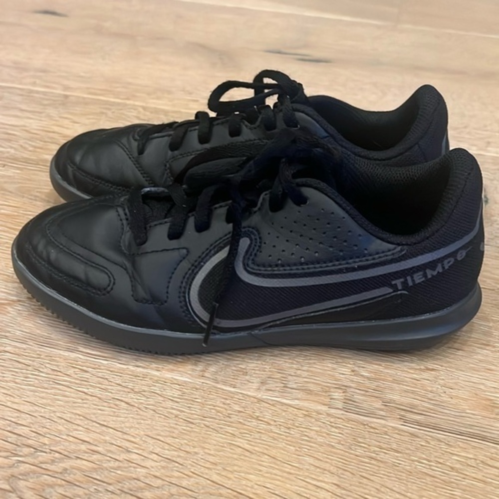 Nike Youth Tiempo Legend 9 Club Turf Soccer Shoes DA1332-004. Youth Sz: 2.5Y